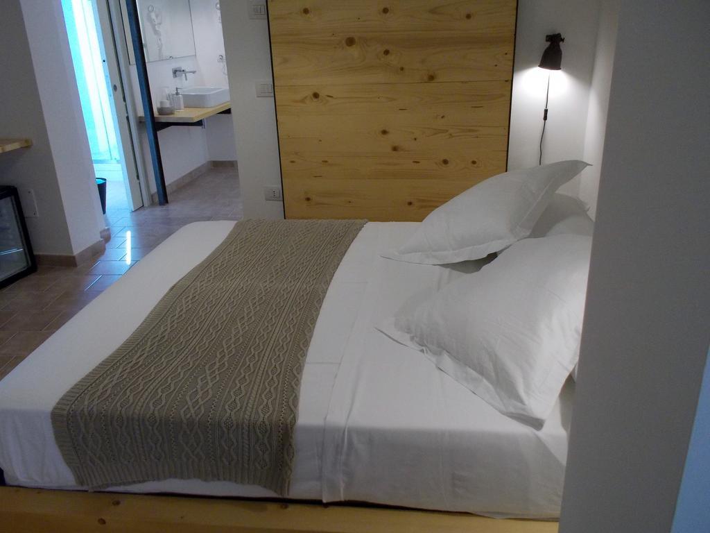ホテル Le Stanze Del Poeta サレルノ 部屋 写真
