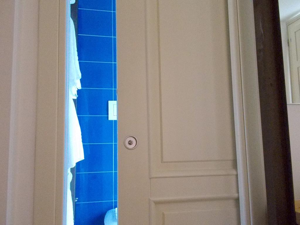 ホテル Le Stanze Del Poeta サレルノ 部屋 写真